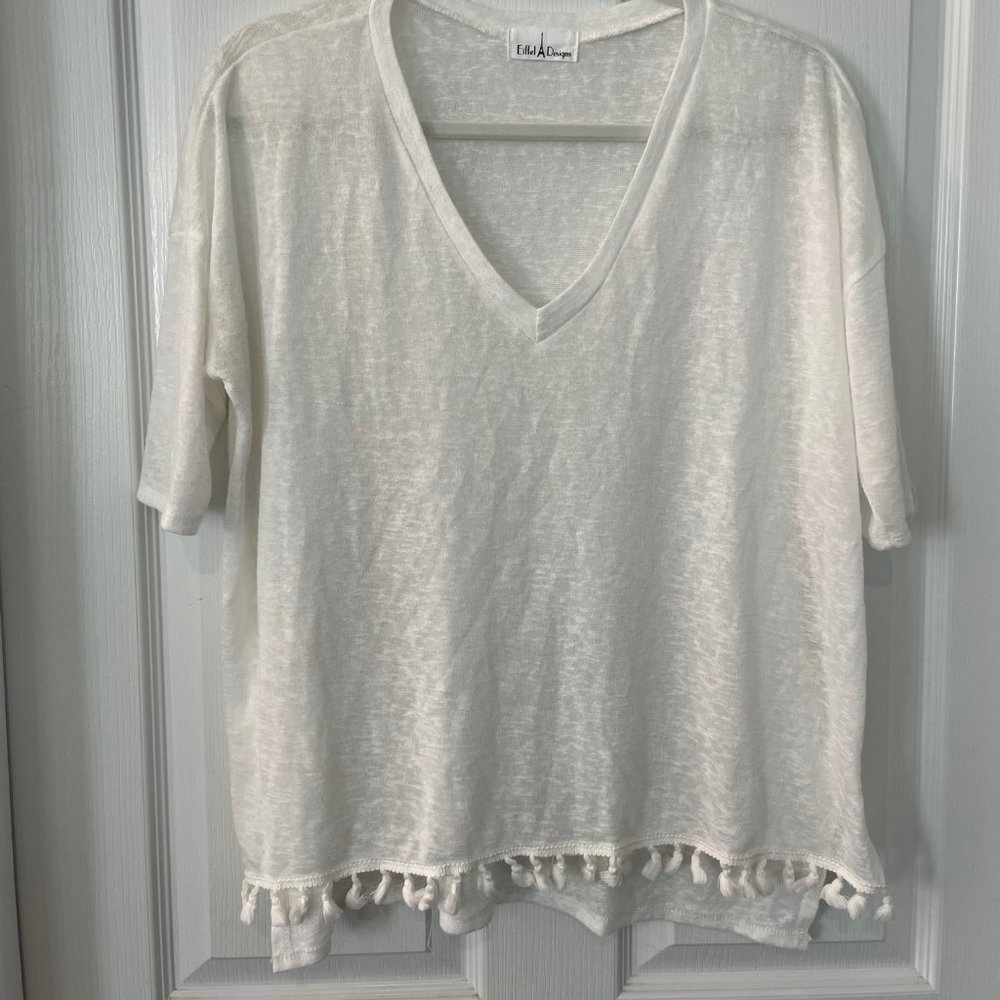 Eiffel Design; V-neck white tassel t-shirt - size S
